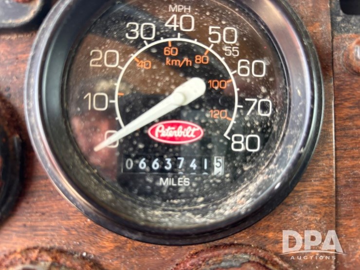 1996-peterbilt-377-image-93