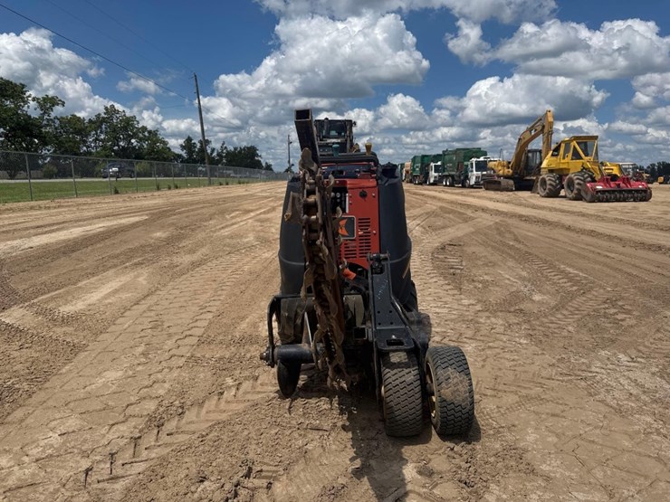 ditch-witch-r300-image-3