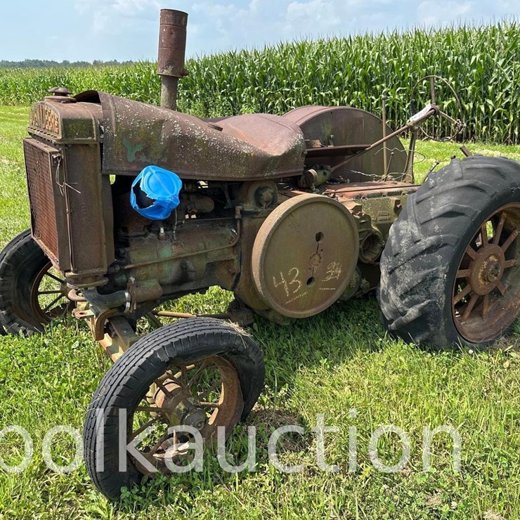 JOHN DEERE D