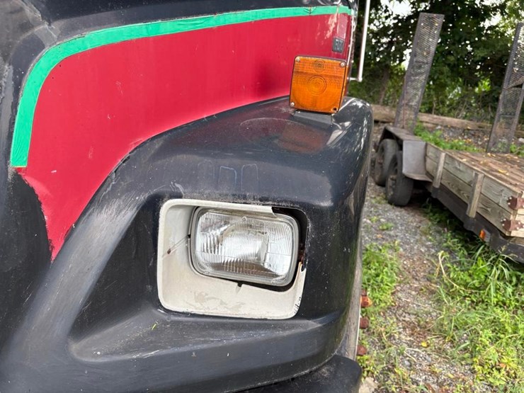 freightliner-fl70-image-15
