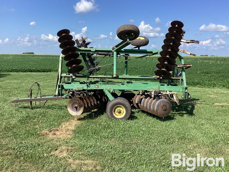 john-deere-235-image-8