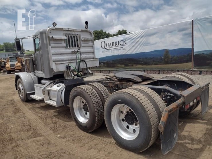 2011-peterbilt-388-image-39