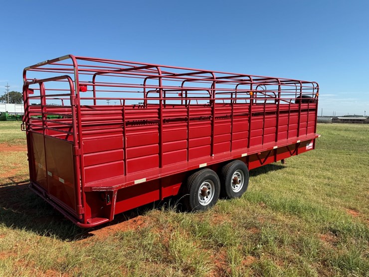 #18-•-2015-ww-livestock-trailer-image-11