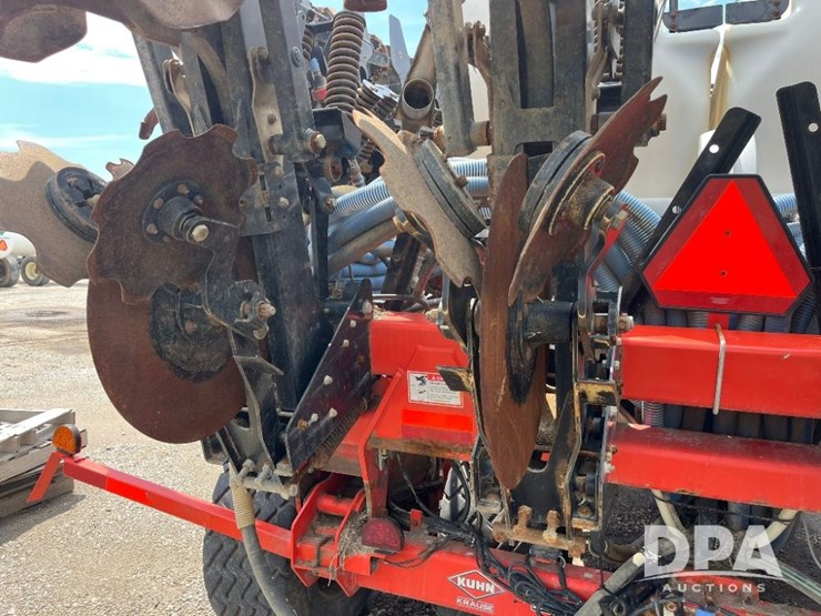 2019-kuhn-gladiator-1205-strip-till-bar-(jn2501,-unit-tb12)-image-38