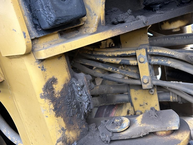 caterpillar-938g-image-18