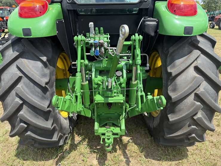 2020-john-deere-6105e-image-8