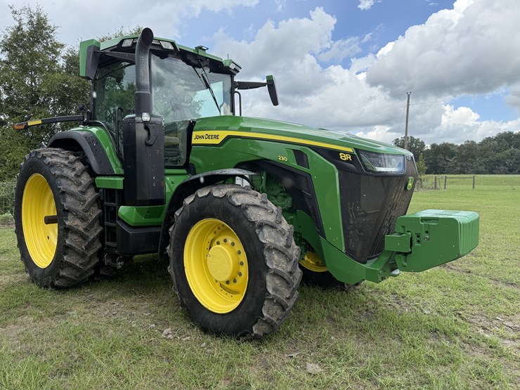 2021-john-deere-8r-230-image-3