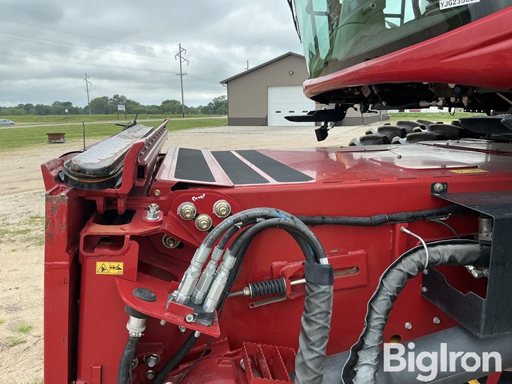 2018-case-ih-8240-image-17