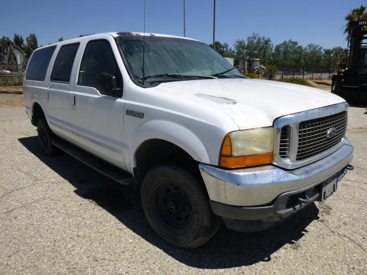 2000-ford-excursion-image-3