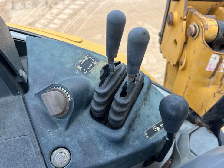 2013-caterpillar-420f-image-44