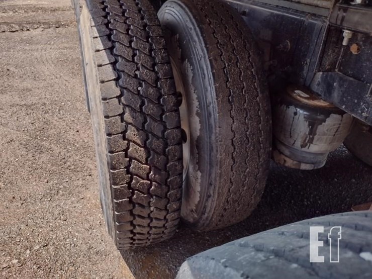 2019-peterbilt-567-image-31