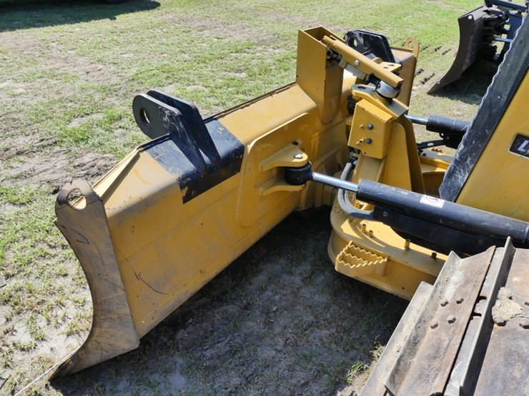 2020-caterpillar-d1-image-9