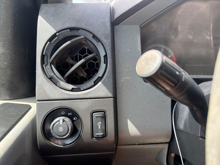 2016-ford-f350-xl-image-28