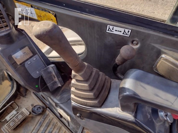 2006-deere-35d-image-9
