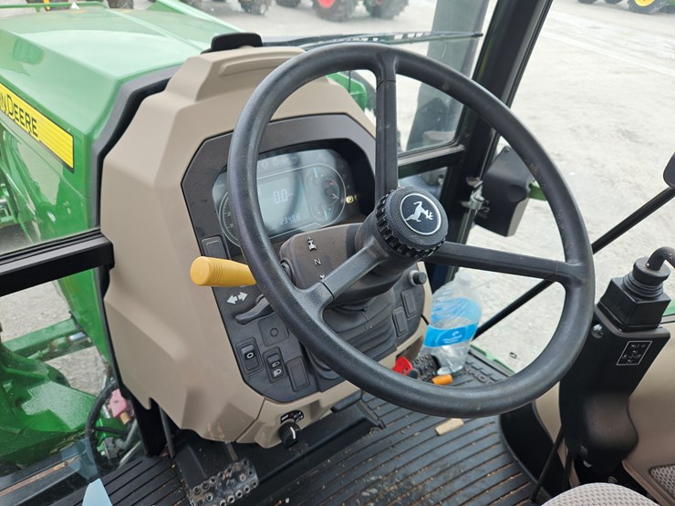 2020-john-deere-6105e-image-21