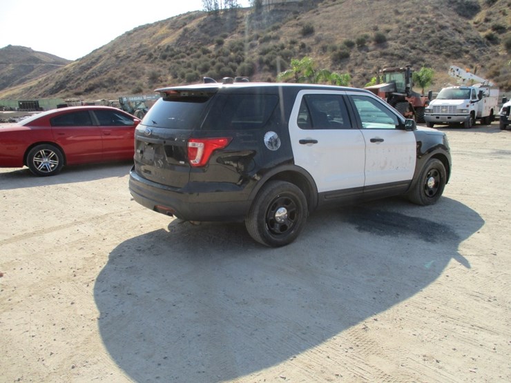 2016-ford-explorer-image-3