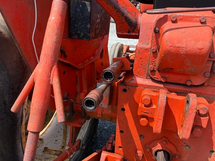allis-chalmers-160-tractor-image-15