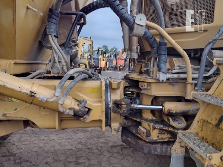caterpillar-740-image-33