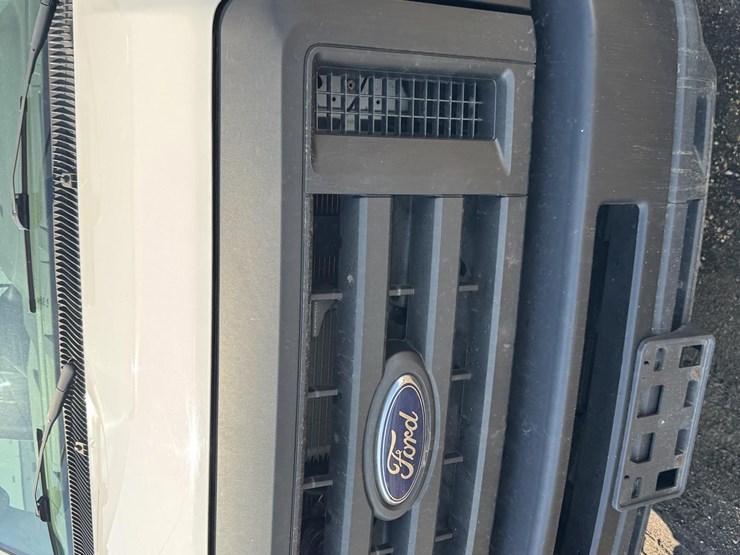 2012-ford-e250-image-23