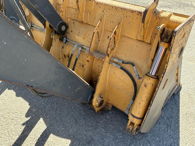 2015-deere-210k-ep-image-7