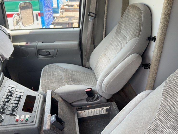 2003-ford-e450-image-21