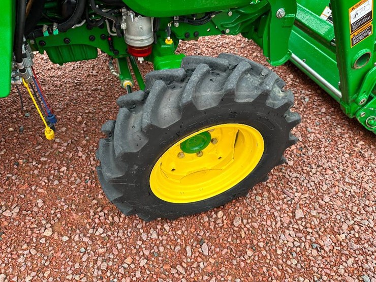 2022-john-deere-3046r-image-11