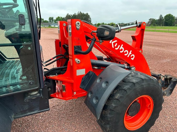 2021-kubota-r640-image-24