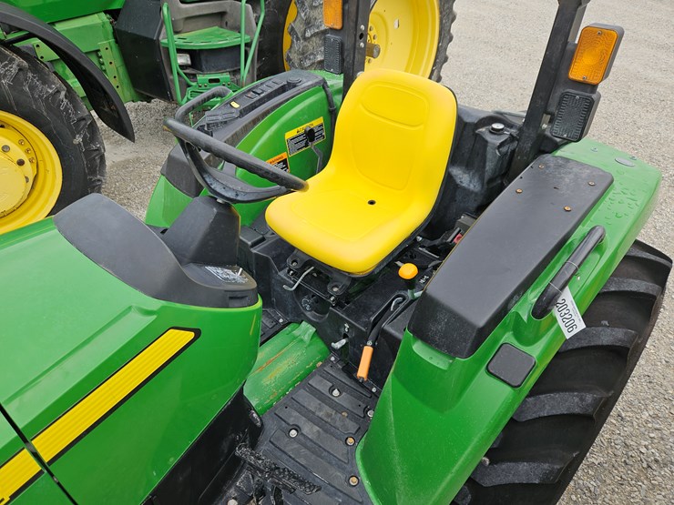 2021-john-deere-4044m-image-4