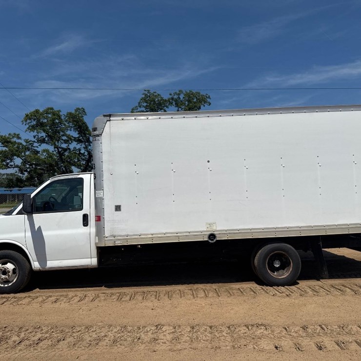 2012 GMC SAVANA BOX TRUCK