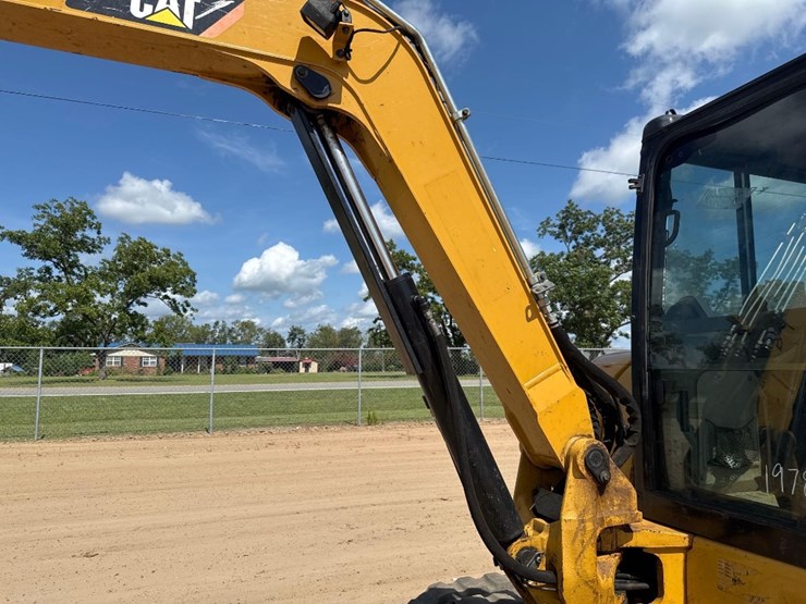2015-caterpillar-305e2-cr-image-21