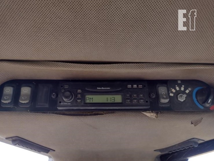 2004-deere-650h-xlt-image-9