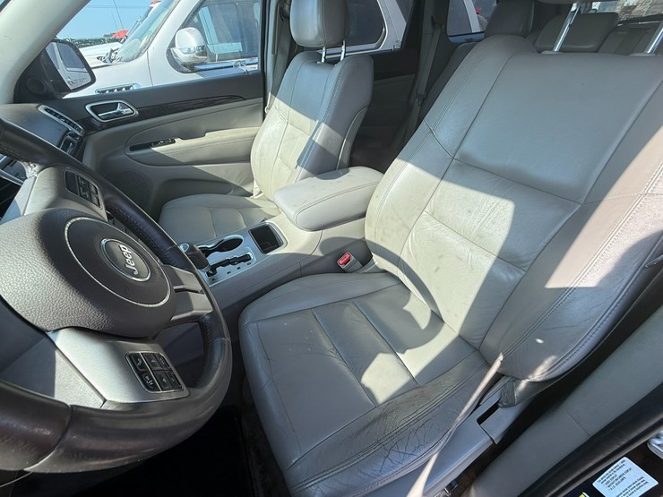2013-jeep-grand-cherokee-image-24