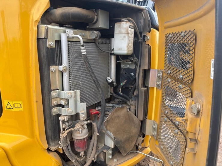 2020-deere-35g-image-17