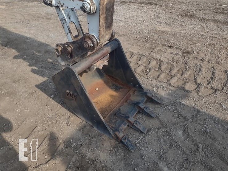 2018-takeuchi-tb260-image-18
