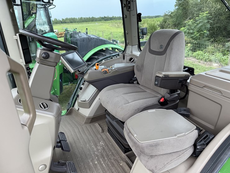 2021-john-deere-8r-230-image-13