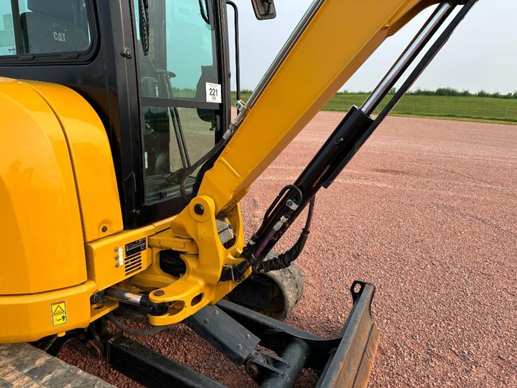 2020-caterpillar-303-image-31