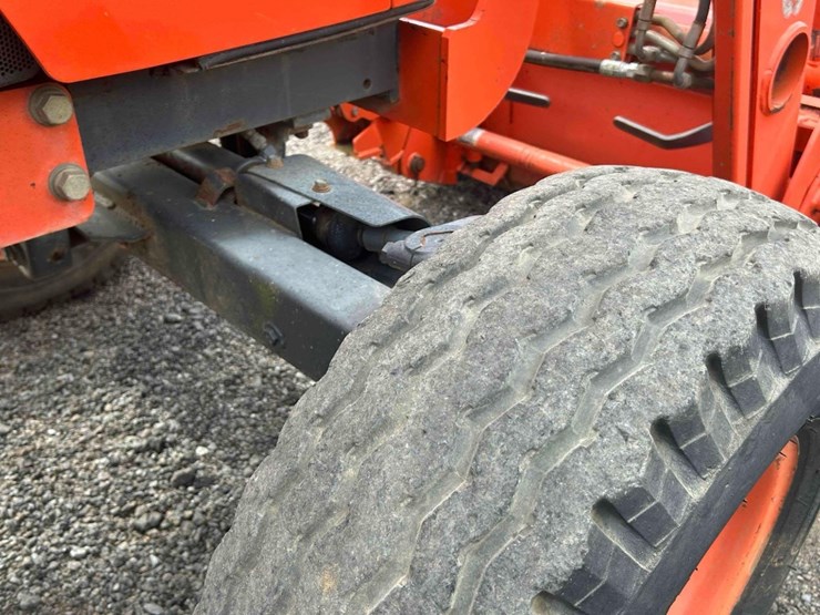 2007-kubota-m5040f-image-15