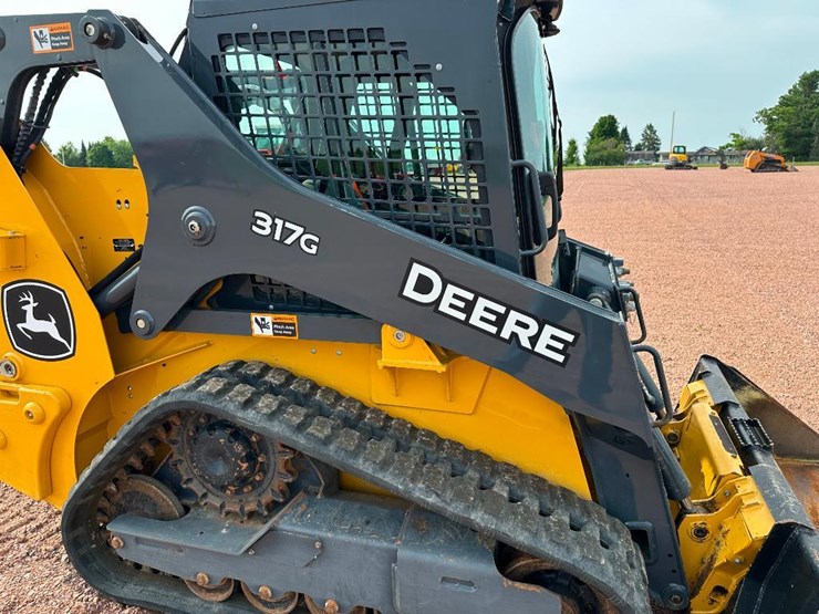 2023-deere-317g-image-25