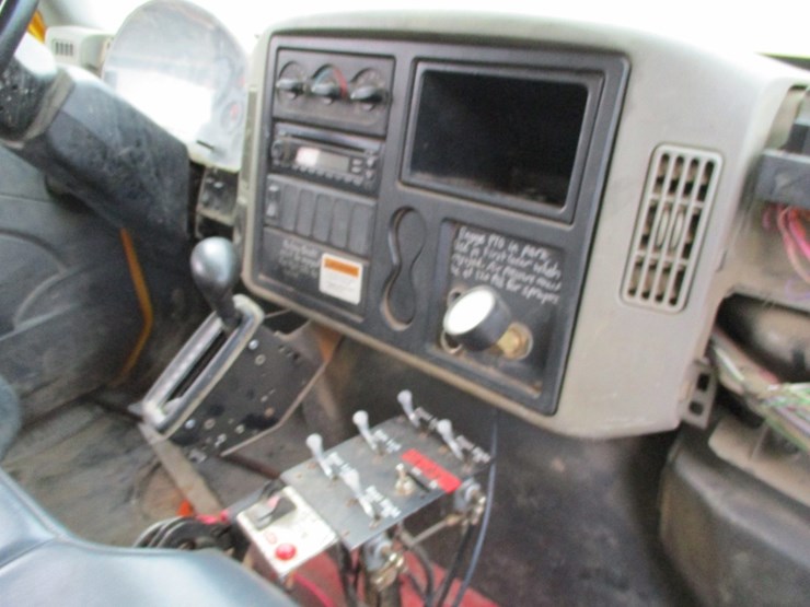 2013-international-durastar-4300-image-16