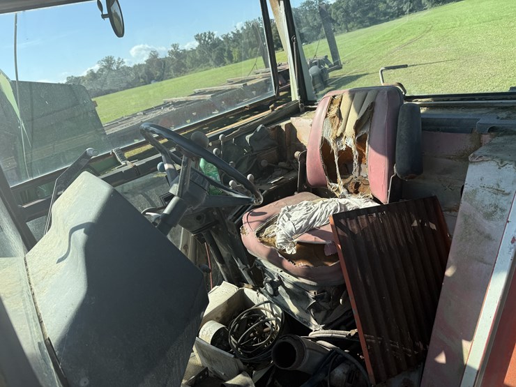 massey-ferguson-2705-image-7