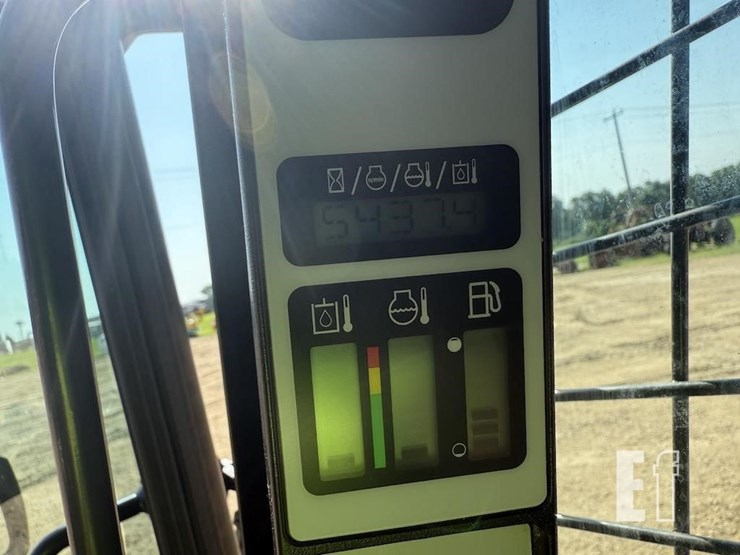 2019-new-holland-l220-image-11
