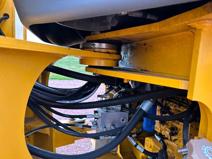 2018-deere-524kii-image-56