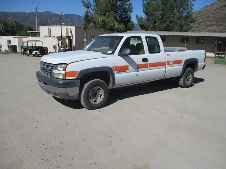2005-chevrolet-2500hd-image-1