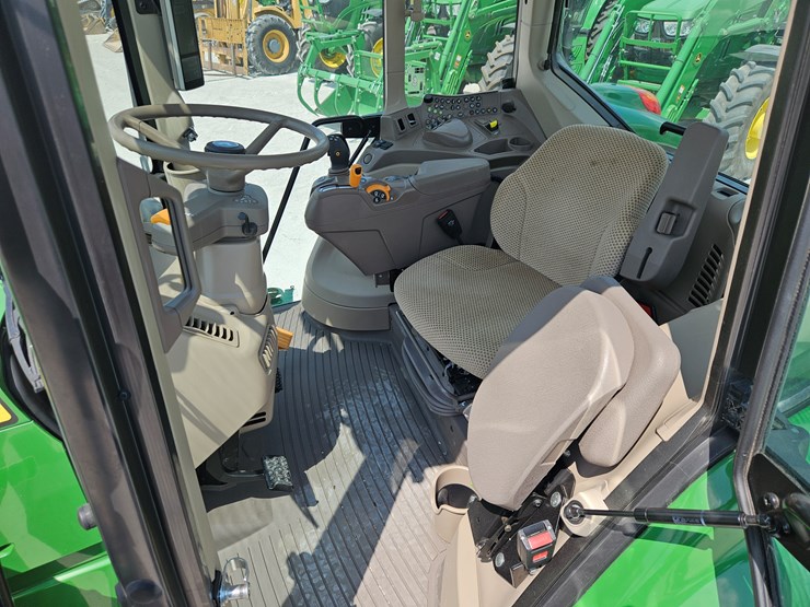 2022-john-deere-6140m-image-9