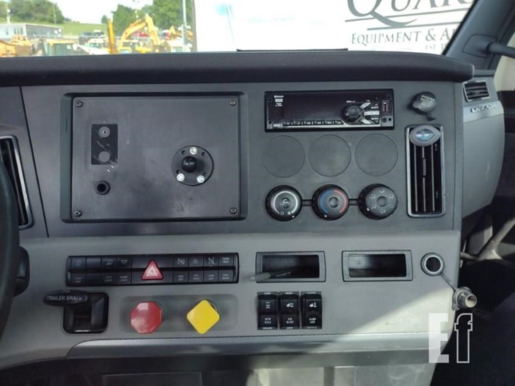 2018-freightliner-cascadia-126-image-9