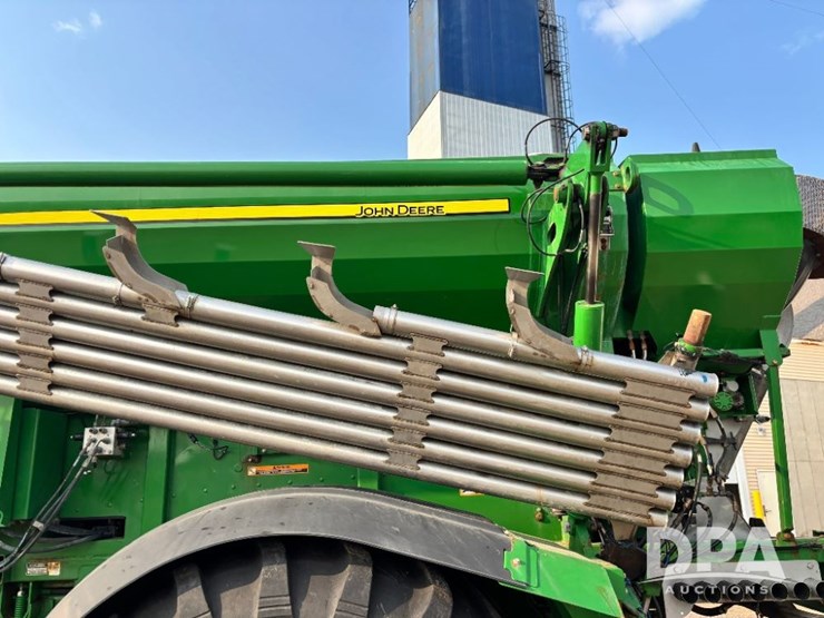 2019-john-deere-f4365-image-48