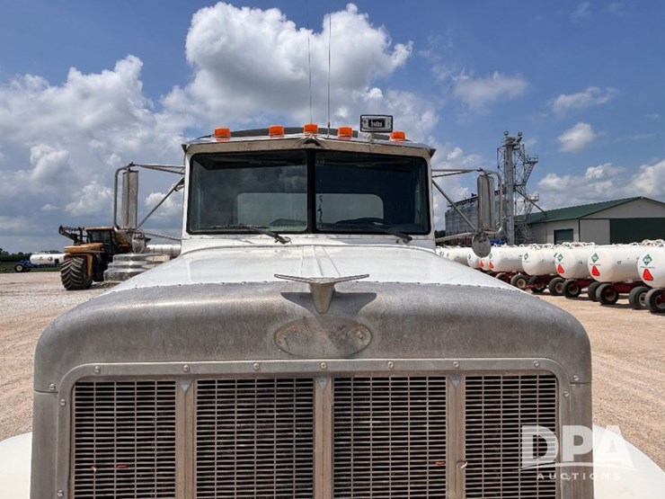 2000-peterbilt-357-image-17