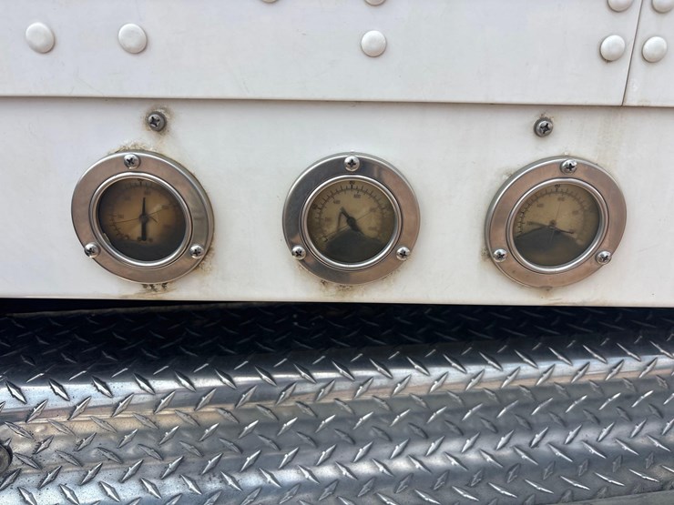 2003-kenworth-t800-image-31