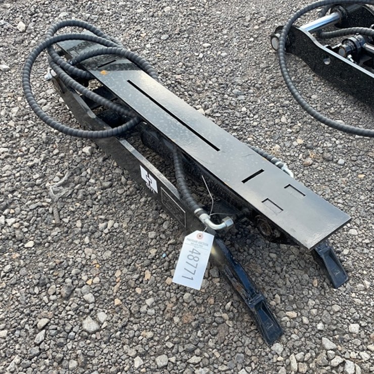 #2005 • GIYI EXCAVATOR HYD THUMB