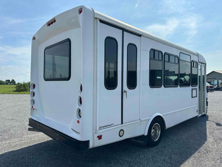 2017-ford-e450-image-16